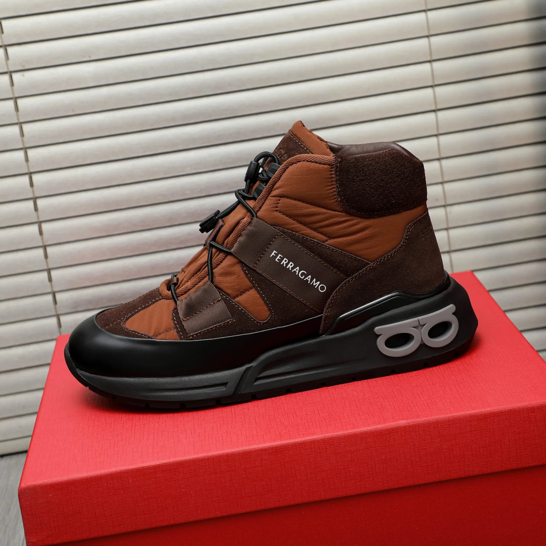 Men's shoes 💰640 Product trademark: Ferragamo "Ferragamo" high-top casual shoes Regular size: 38-46 (45.46 is custom-made and non-returnable) Product materials: Selected frosted cowhide stitching cloth upper, cowhide lining, original outsole
